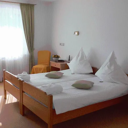 Garland Hotel